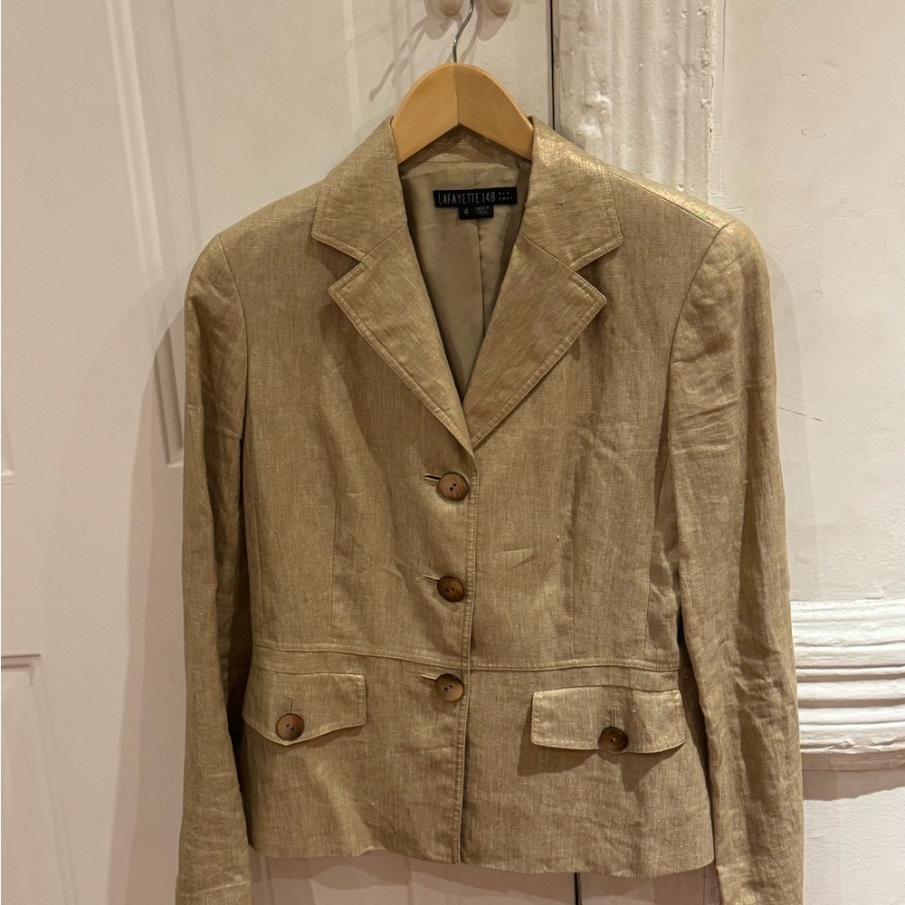 Glittery short blazer. This fabric has a beautiful glitter tone.